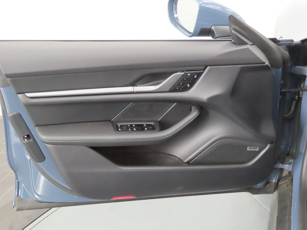 Thumbnail: 2025 Porsche Taycan - 32