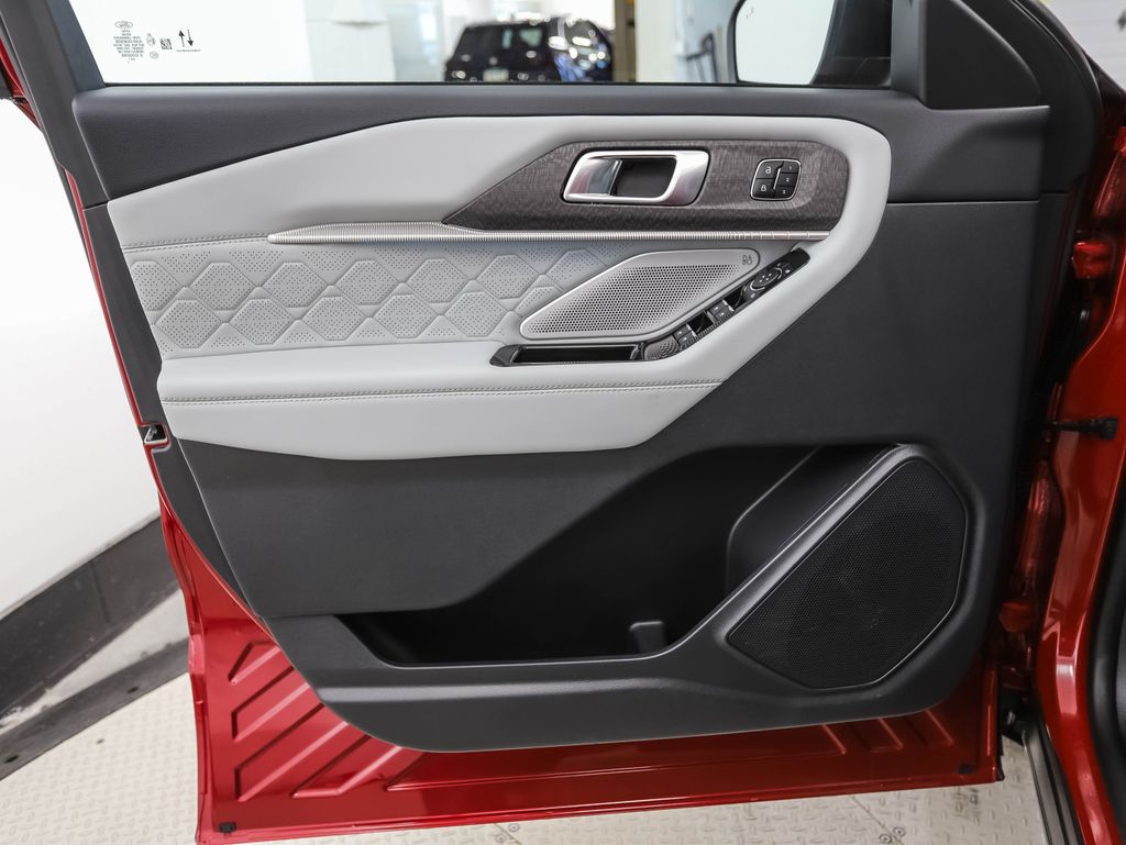 Thumbnail: 2025 Ford Explorer - 9