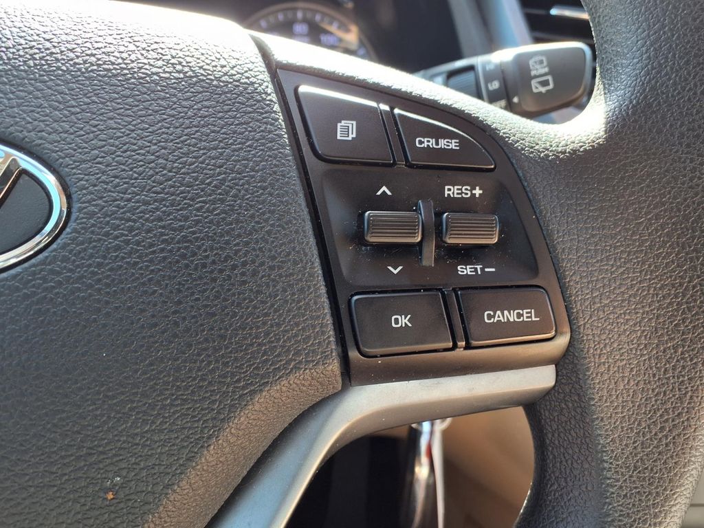2016 Hyundai Tucson SE White at Baytown Hyundai