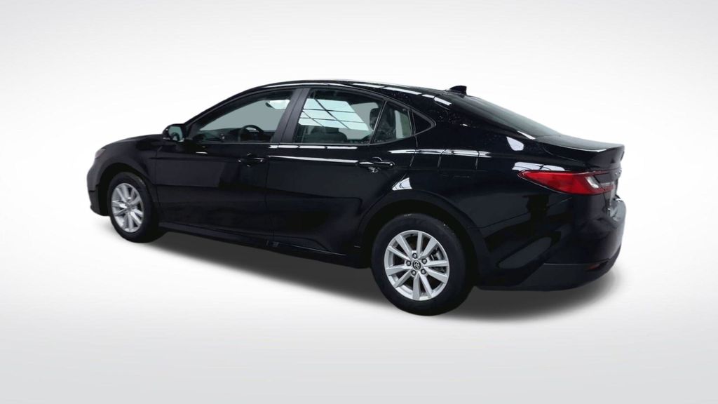 2026 Toyota Camry LE - Photo 7