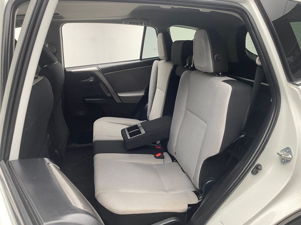 Thumbnail: 2018 Toyota RAV4 - 31