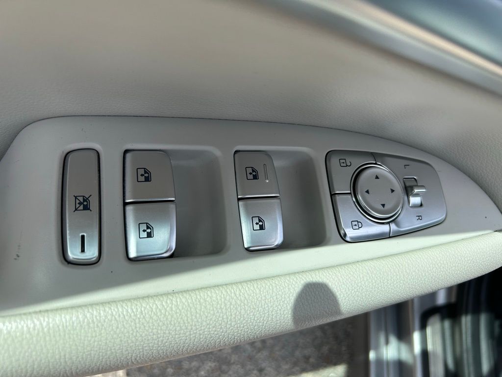 Thumbnail: 2024 Genesis G70 - 17