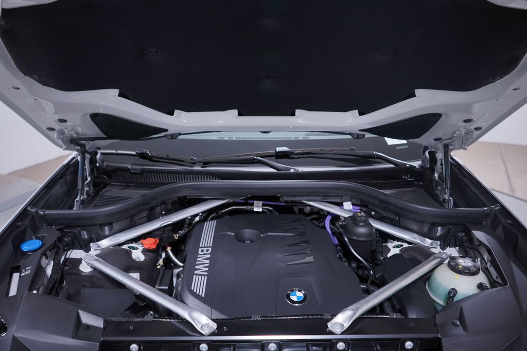 Thumbnail: 2026 BMW X7 - 15