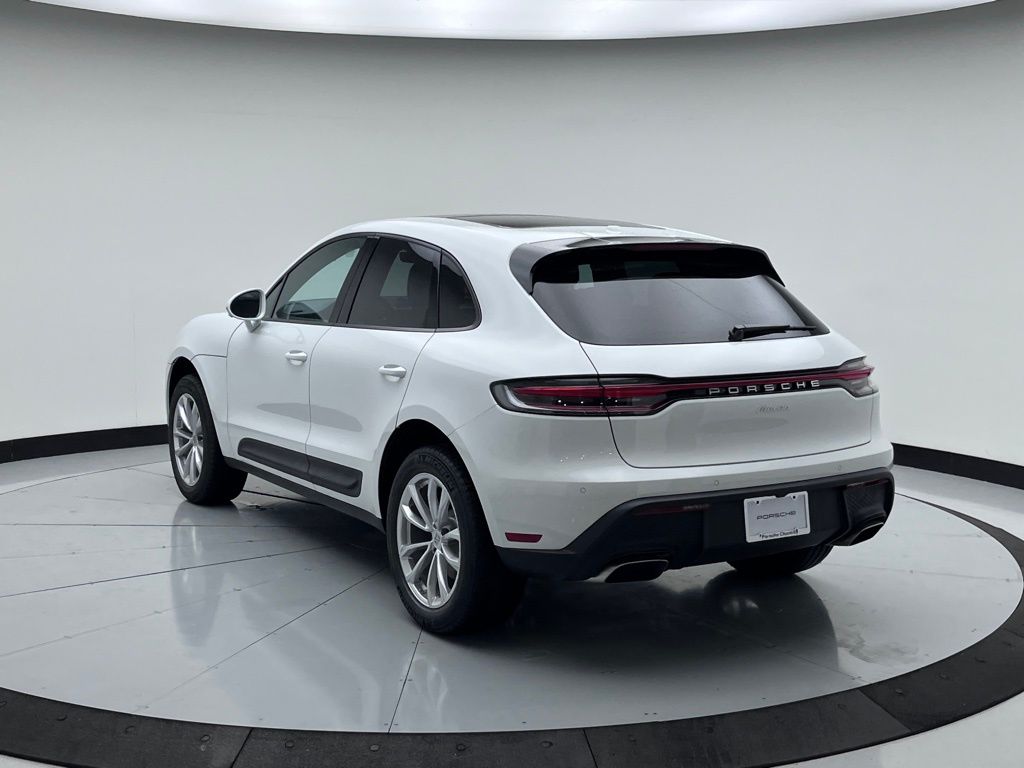 2025 Porsche Macan  3