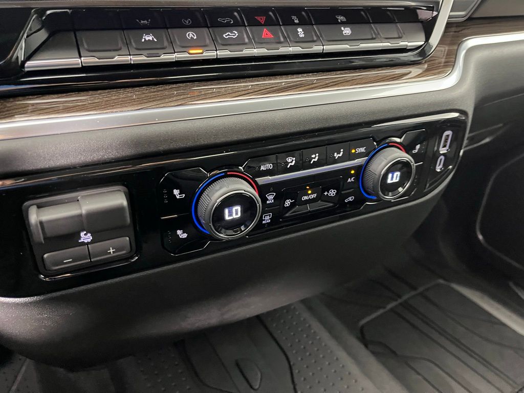 Thumbnail: 2026 Chevrolet Silverado 1500 - 32