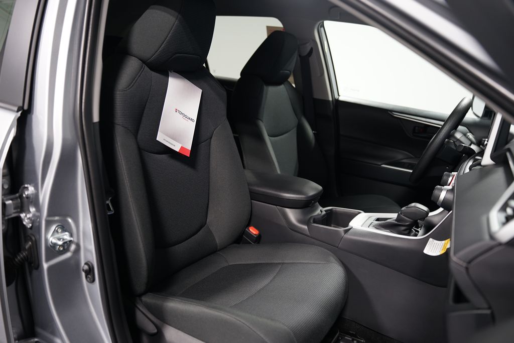 2025 Toyota RAV4 LE 26