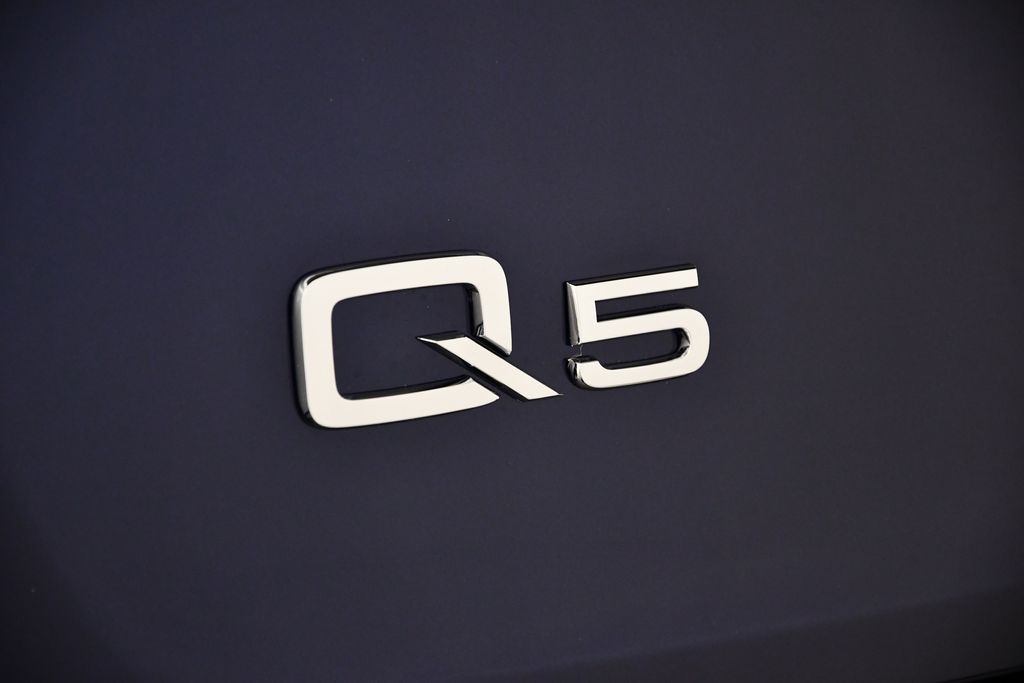 Thumbnail: 2025 Audi Q5 - 9