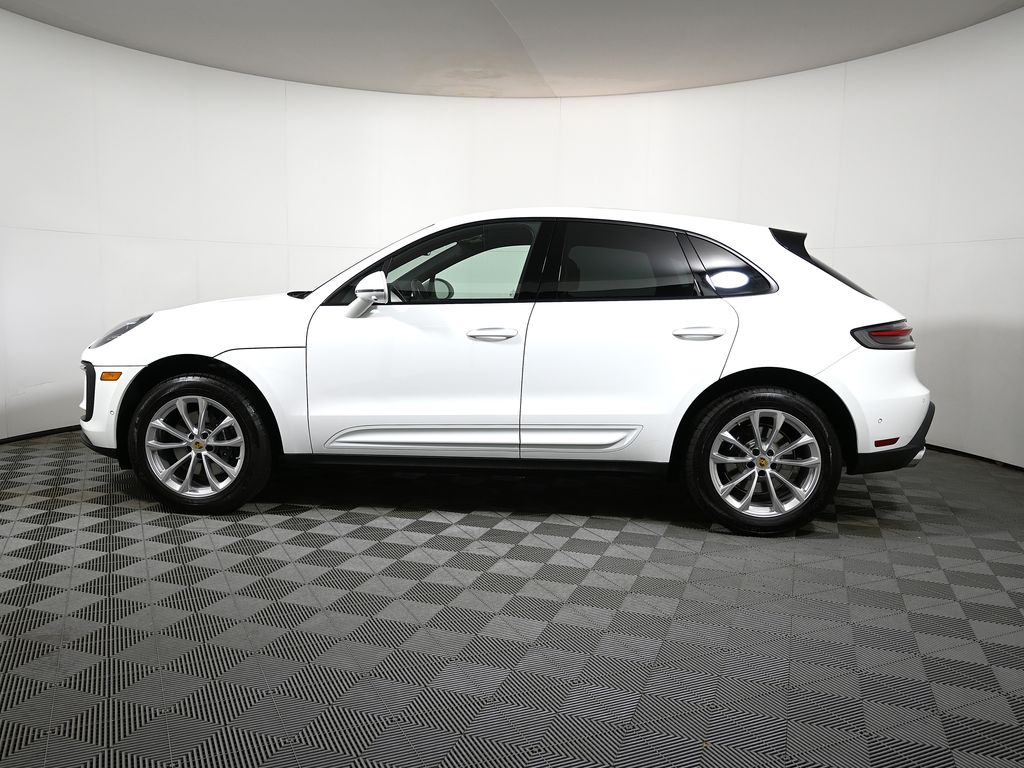 Thumbnail: 2025 Porsche Macan - 2
