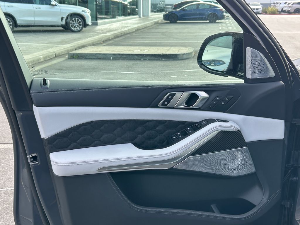 Thumbnail: 2026 BMW X5 - 11