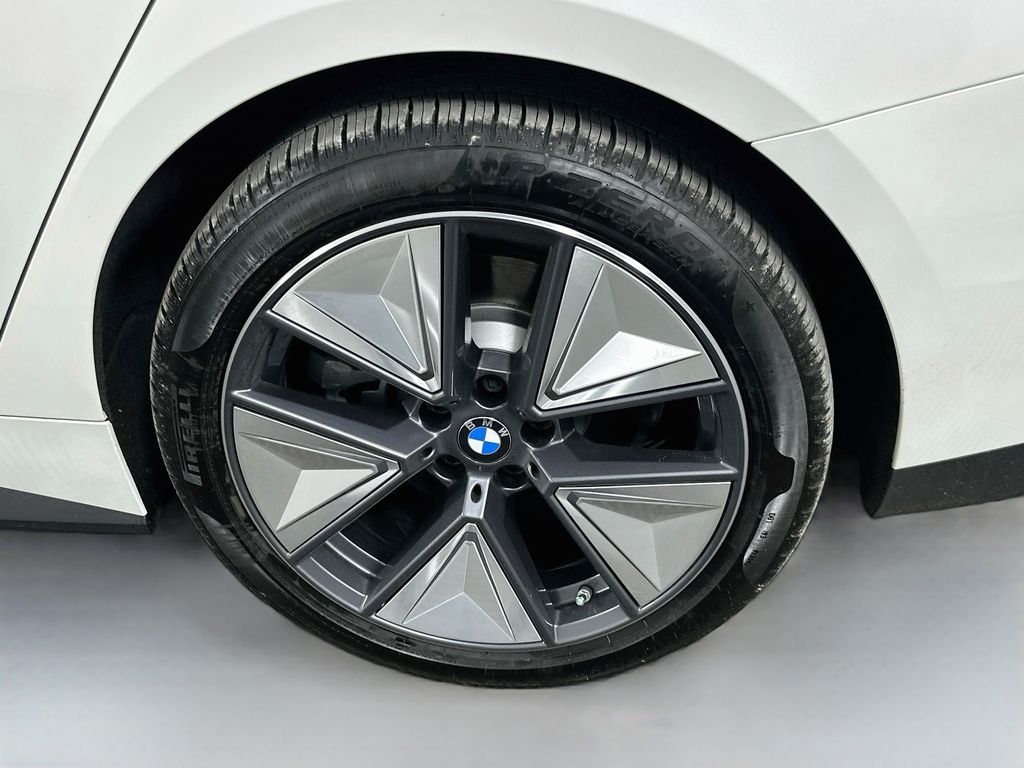 Thumbnail: 2026 BMW i4 - 23