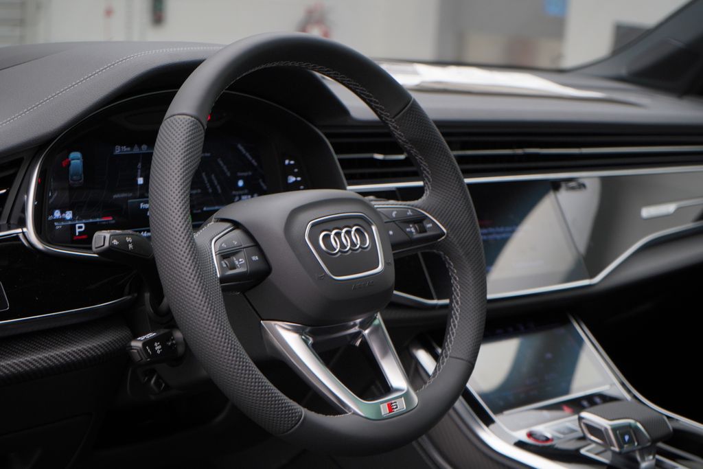 2025 Audi SQ7  9