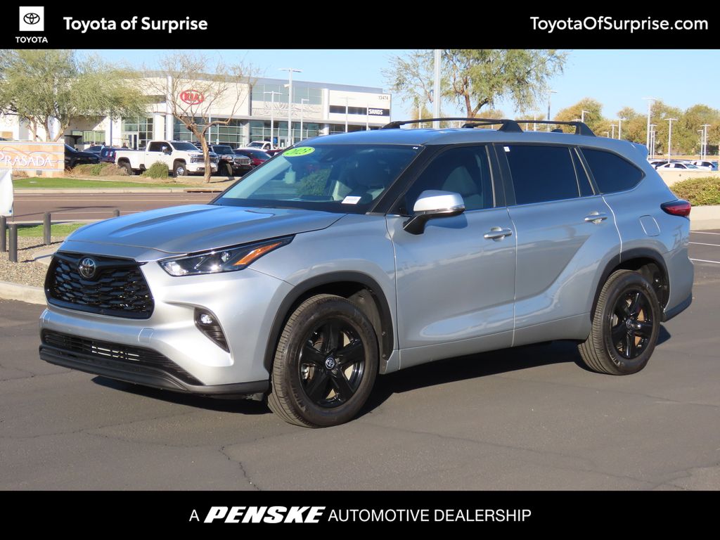 2023 Toyota Highlander LE Hero Image