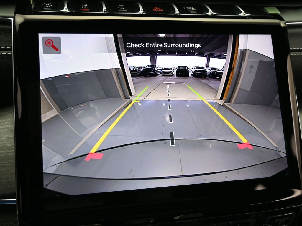 New 2025 Diamond Black Crystal Pearlcoat Jeep Overland image 12