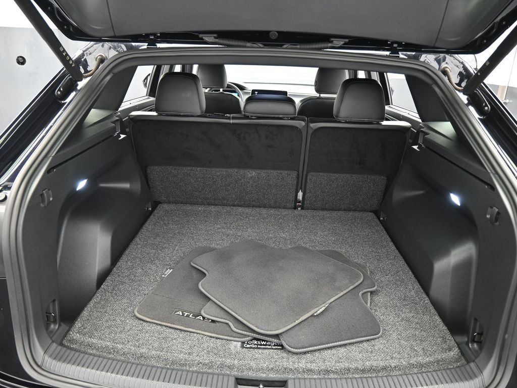 Used 2024 Deep Black Volkswagen 2.0T SE w/Technology image 39