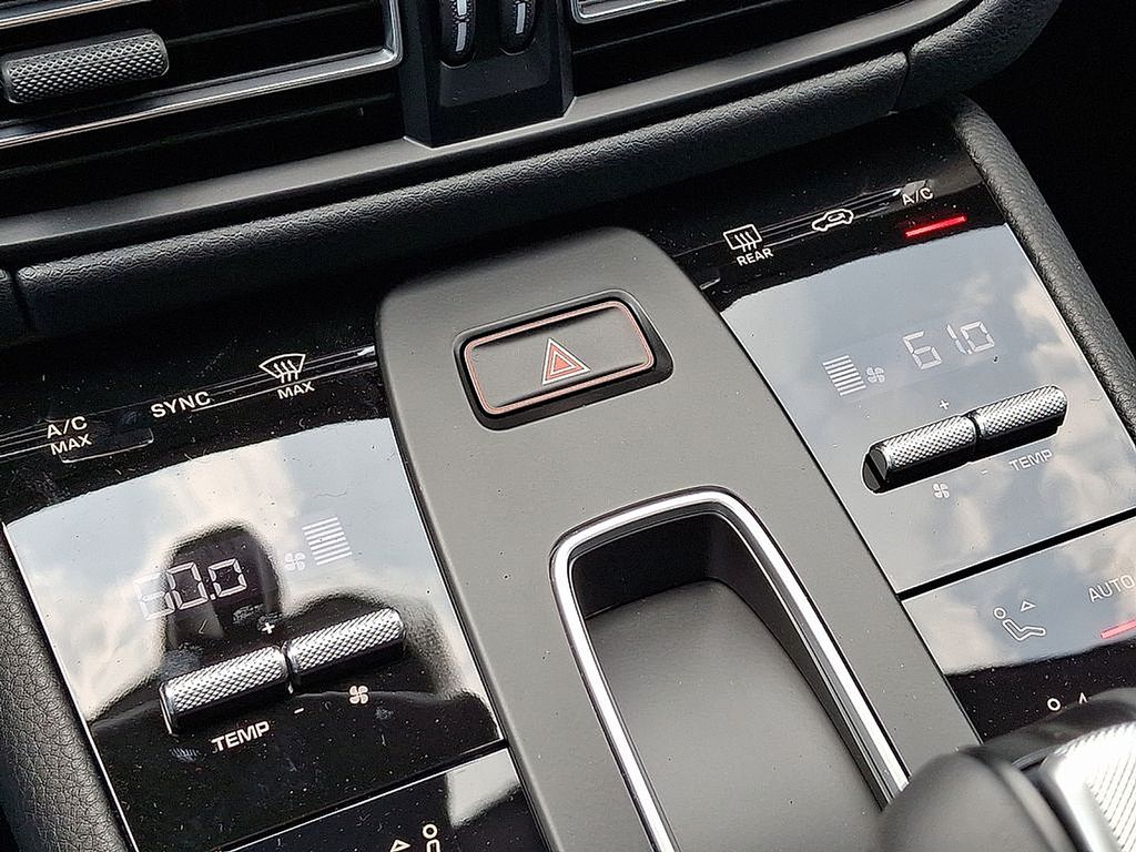 Thumbnail: 2025 Porsche Macan - 18