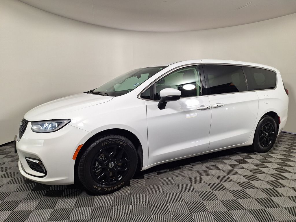 Bright White Clearcoat 2023 Chrysler Pacifica Minivan Front-Wheel Drive 9-Speed Automatic