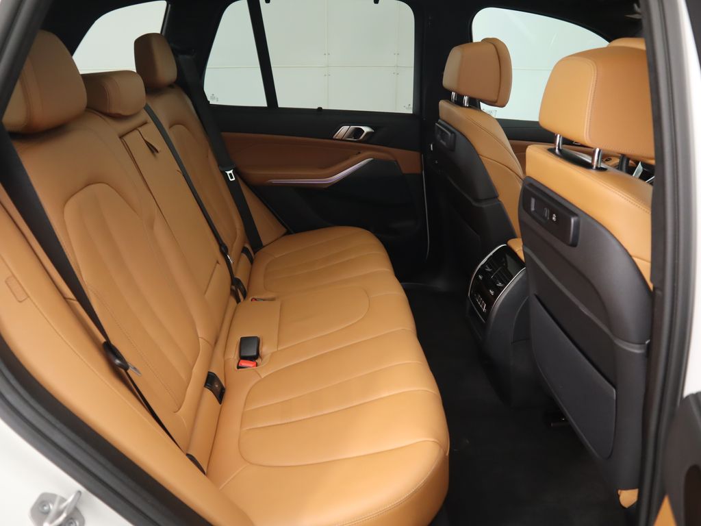 Thumbnail: 2022 BMW X5 - 22