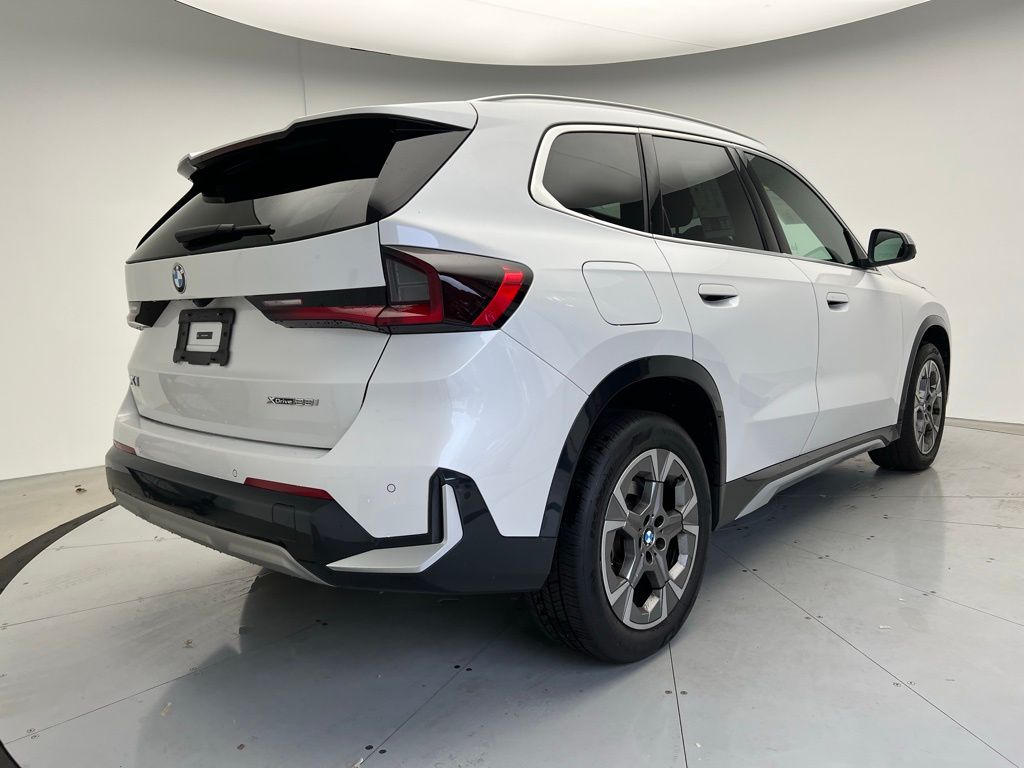 Thumbnail: 2023 BMW X1 - 3