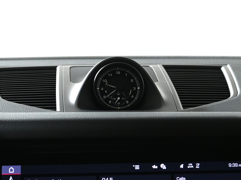 Thumbnail: 2025 Porsche Macan - 22