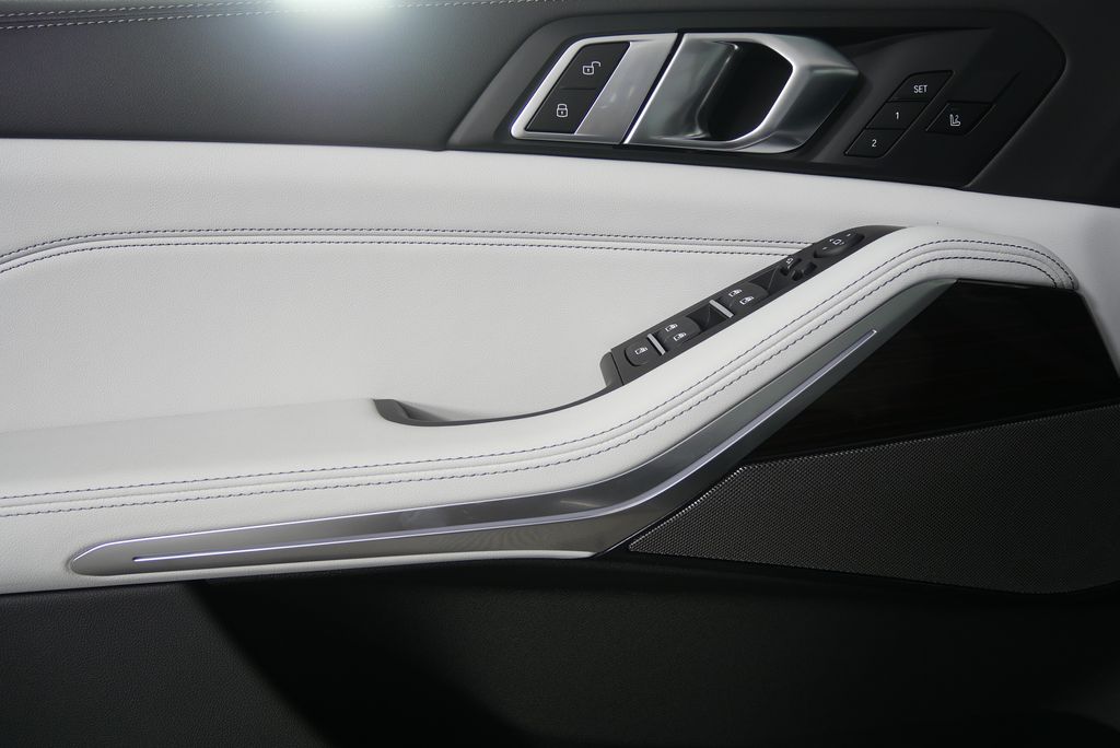 Thumbnail: 2026 BMW X5 - 9