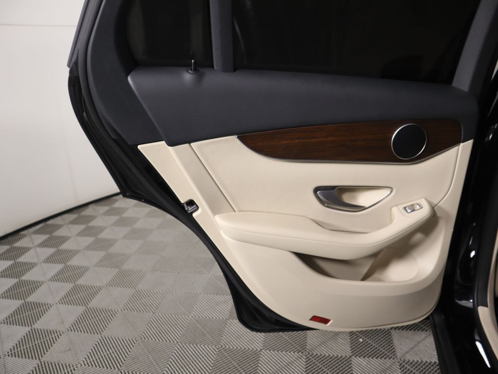 Thumbnail: 2022 Mercedes-Benz GLC - 26