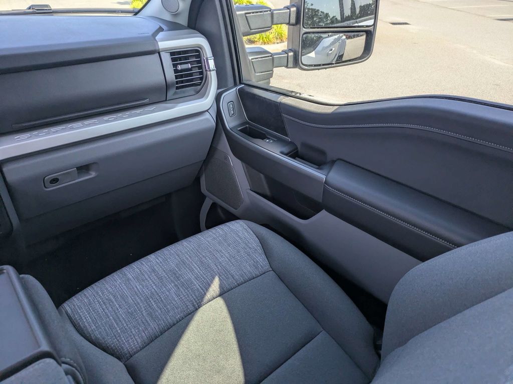 2026 Ford F-350 Super Duty XLT