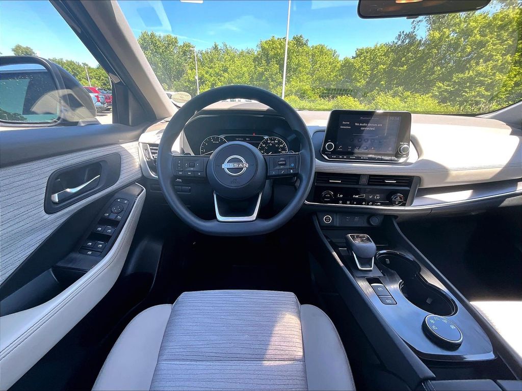 2023 Nissan Rogue — photo 17