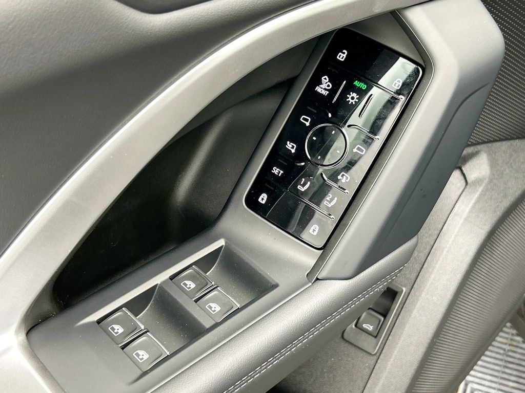 Thumbnail: 2025 Audi Q5 - 22