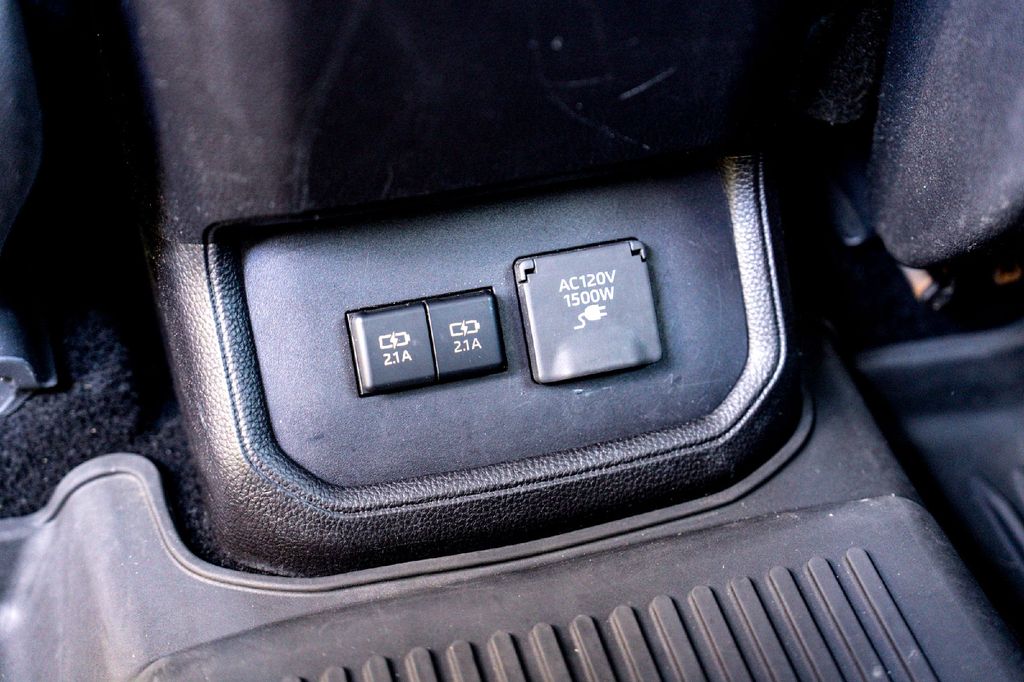 Used Car 2021 Toyota Highlander Hybrid  Platinum For Sale Under $35,000 In Taylor, Texas