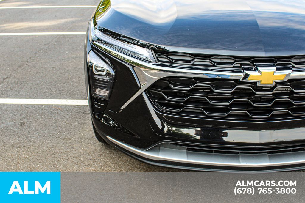 Used 2025 Black Chevrolet LT image 12