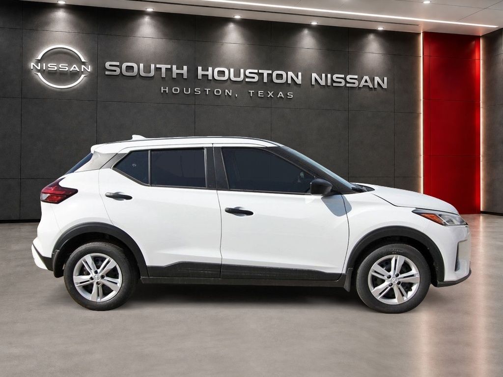 2025 Nissan Kicks Play S - 4