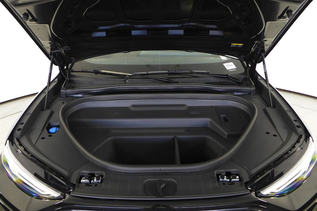 Thumbnail: 2025 Audi Q6 e-tron - 6