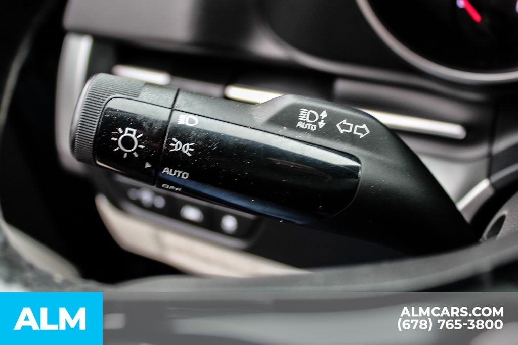 Used 2022 Black Kia LXS image 29