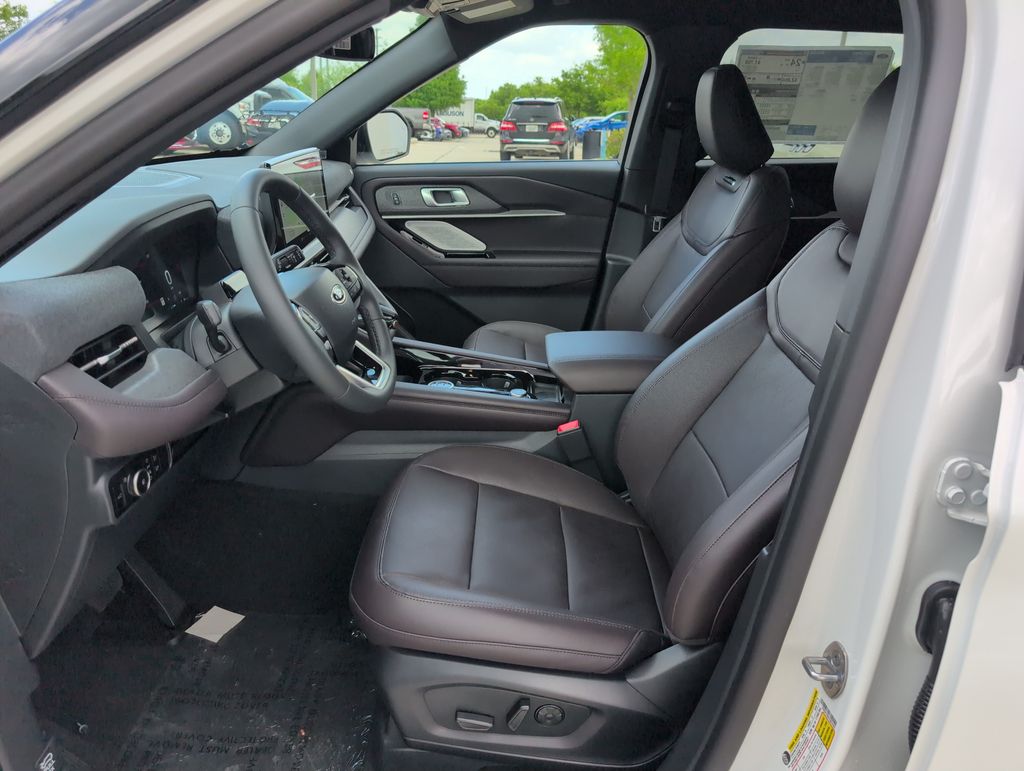 New 2026 White Ford Platinum image 5