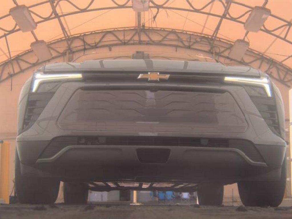 Used 2024 Gray Chevrolet LT image 3