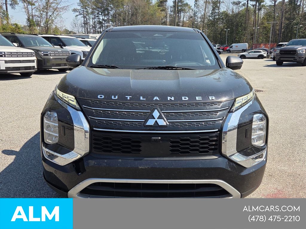 Used 2022  Mitsubishi SE image 3