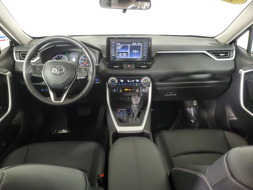 2022 Toyota RAV4 XLE Premium 17