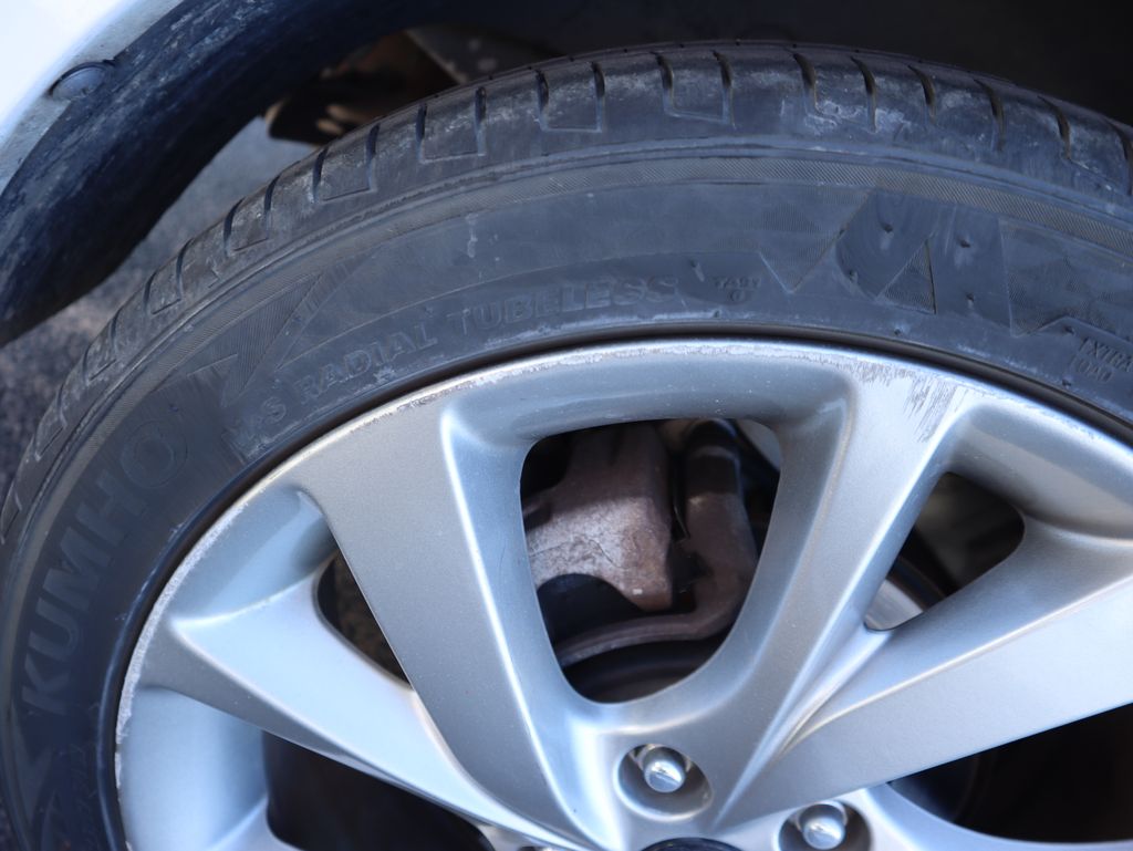 Thumbnail: 2016 Hyundai Veloster - 27