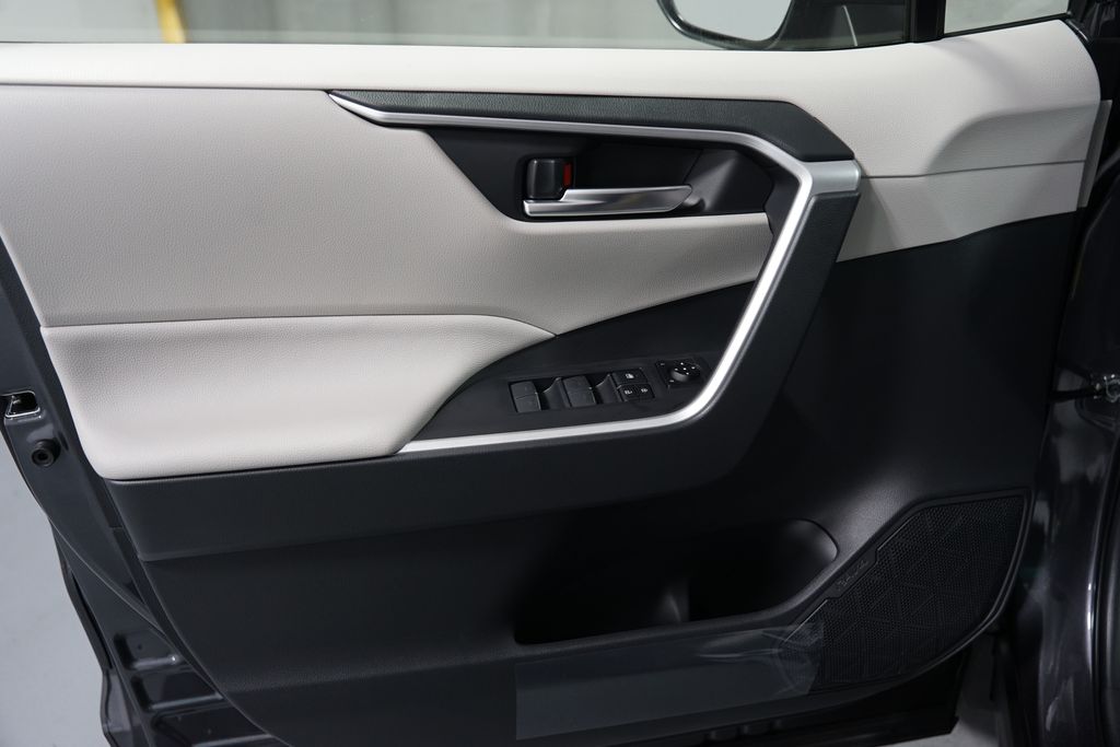 Thumbnail: 2025 Toyota RAV4 - 30