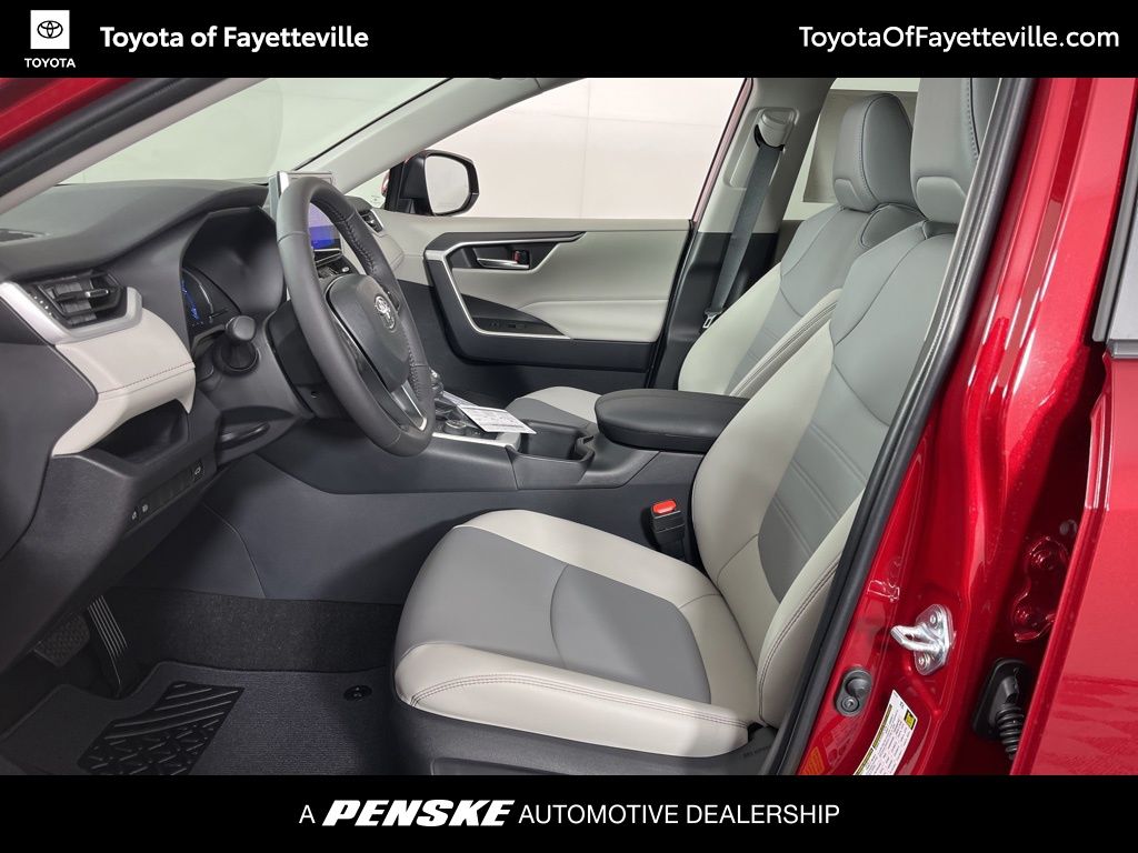 2025 Toyota RAV4 XLE Premium 24