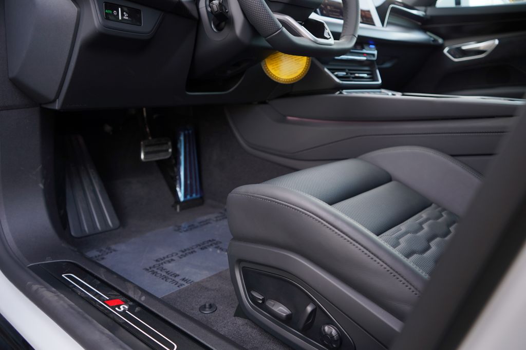 2025 Audi e-tron GT Premium Plus 11
