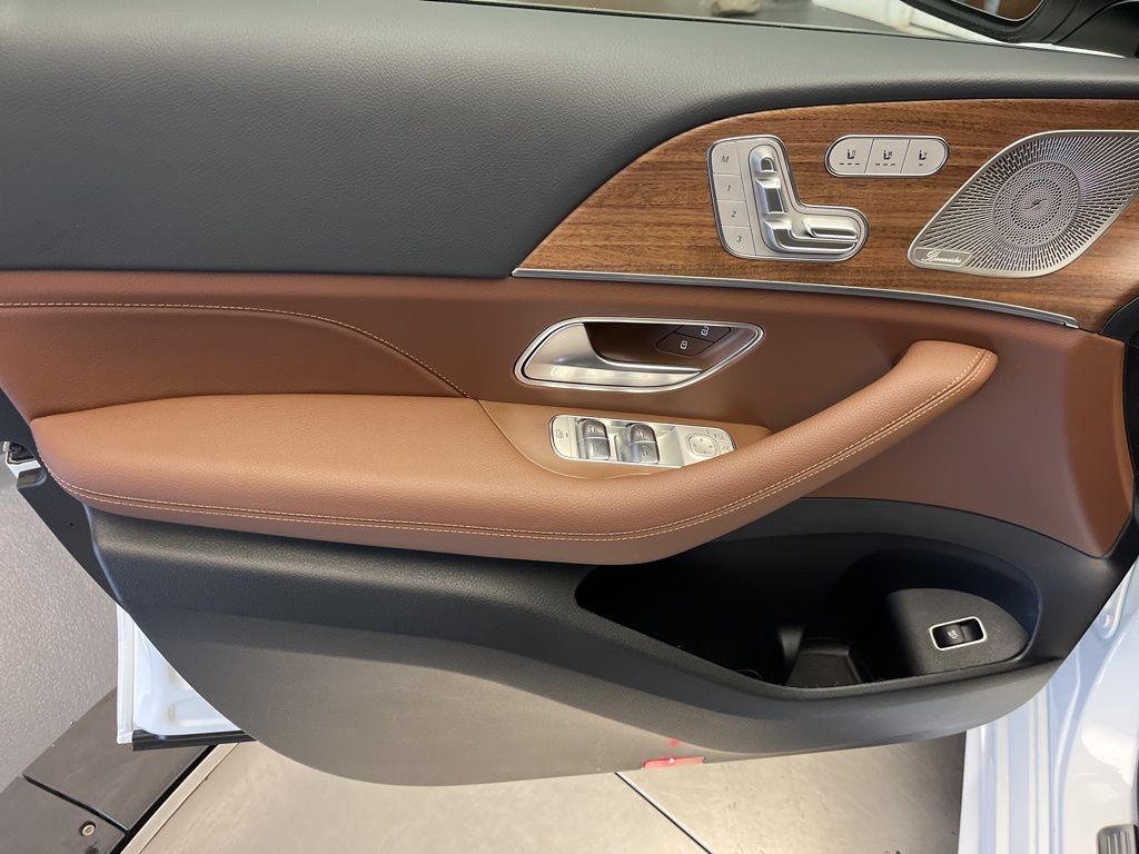 Thumbnail: 2026 Mercedes-Benz GLE - 11