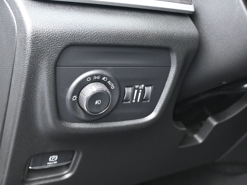 New 2026 Baltic Gray Metallic Clearcoat Jeep Limited image 14