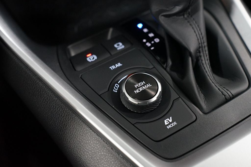 Thumbnail: 2025 Toyota RAV4 - 22