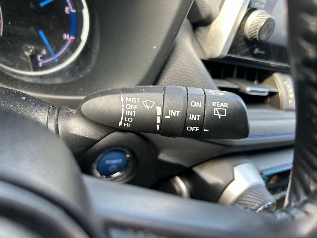 Thumbnail: 2022 Toyota RAV4 - 21