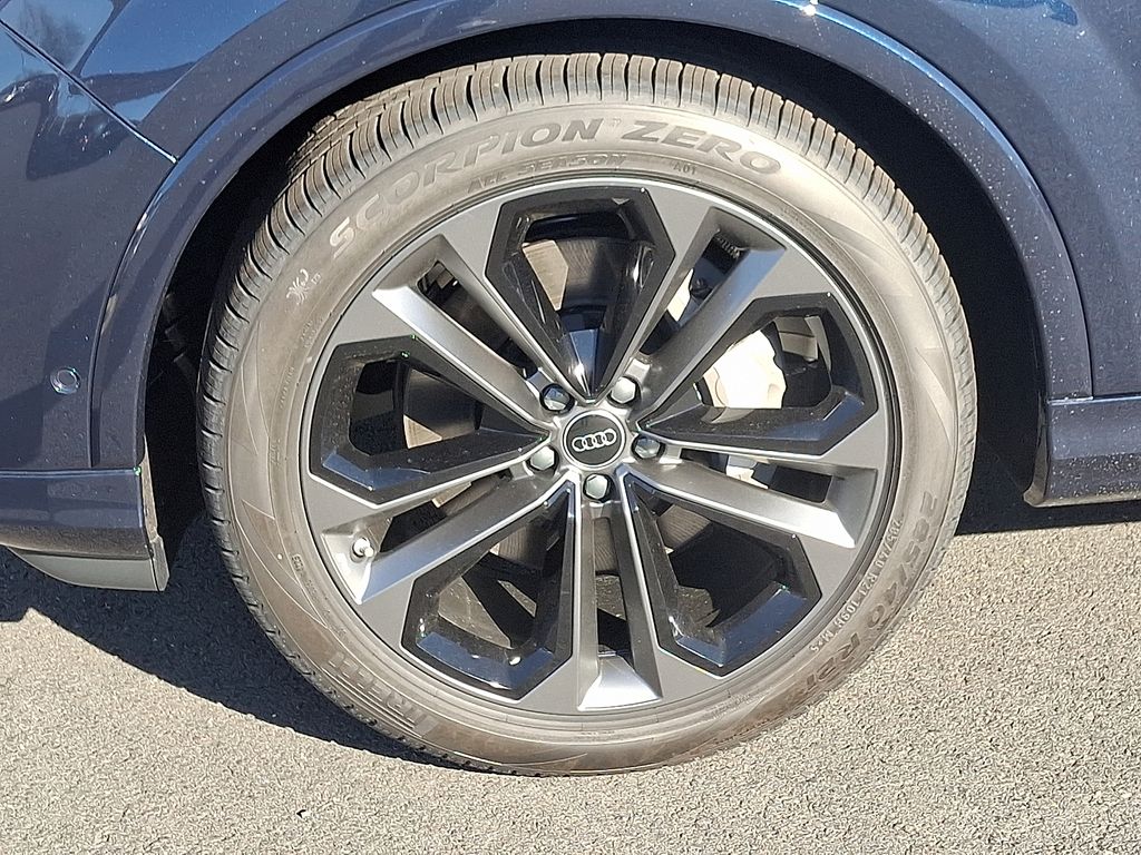 Thumbnail: 2026 Audi Q7 - 5