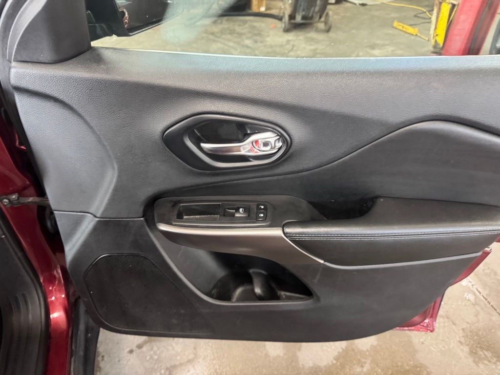 Used 2019 Jeep Cherokee SUV