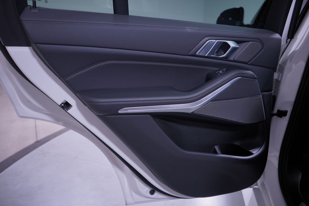 Thumbnail: 2023 BMW X5 - 15