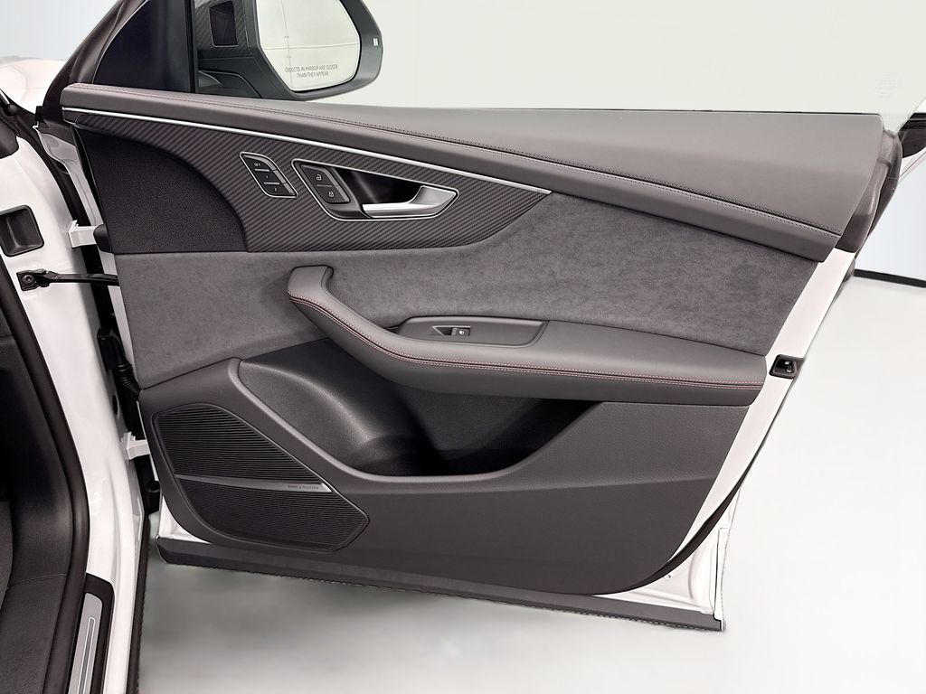 Thumbnail: 2026 Audi Q8 - 25