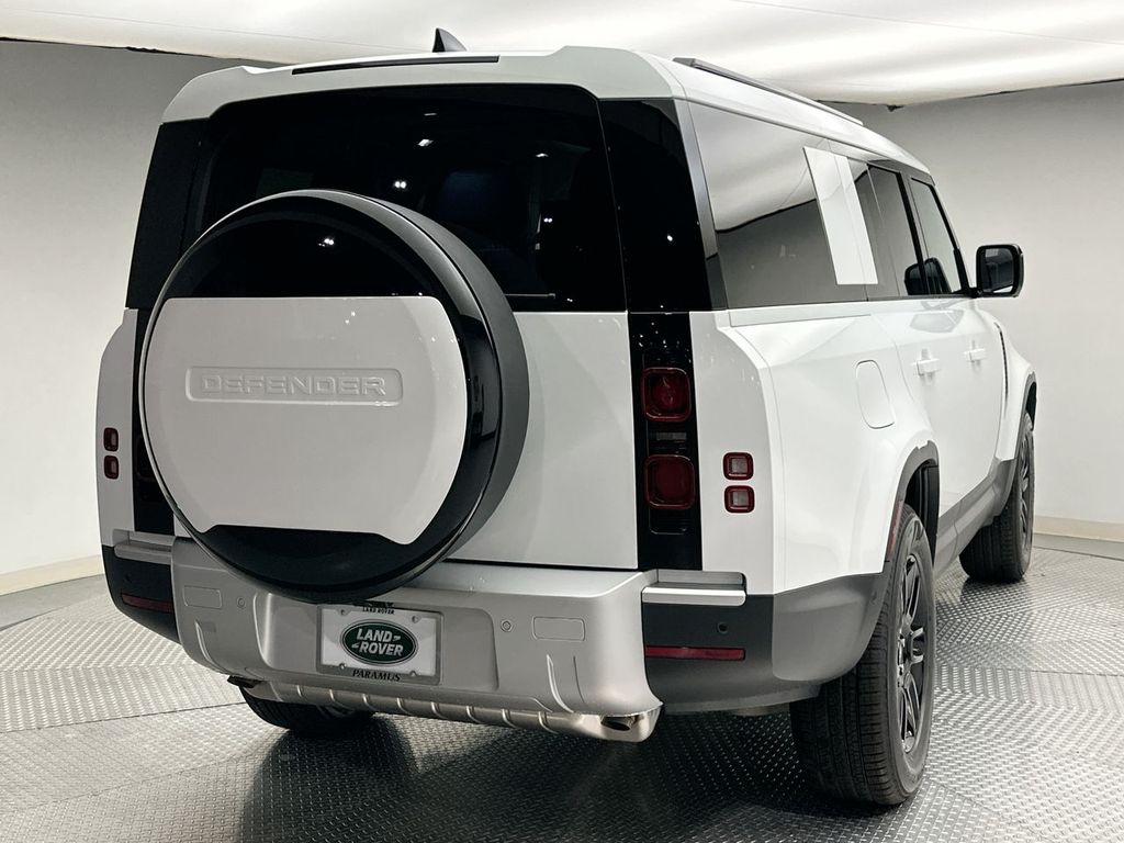 2025 Land Rover Defender 130 3